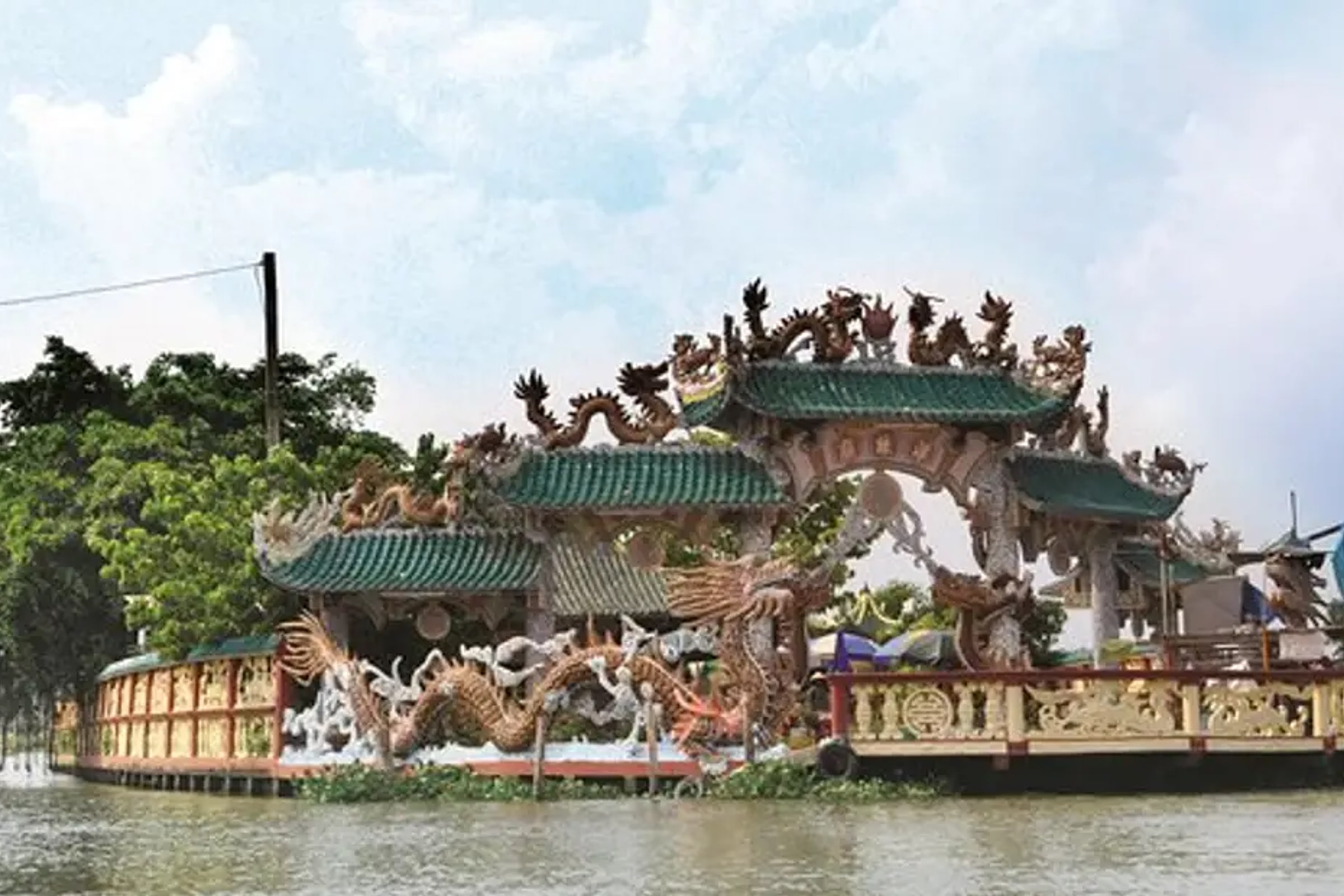 Dragon Floating Temple Sightseeing by Luxury Speedboat
